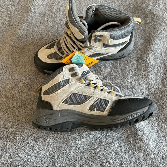 NWT Denali Hiking, Camping, Outdoor, Gorpcore, Boots - Tan, Gray and Black, - Picture 8 of 9